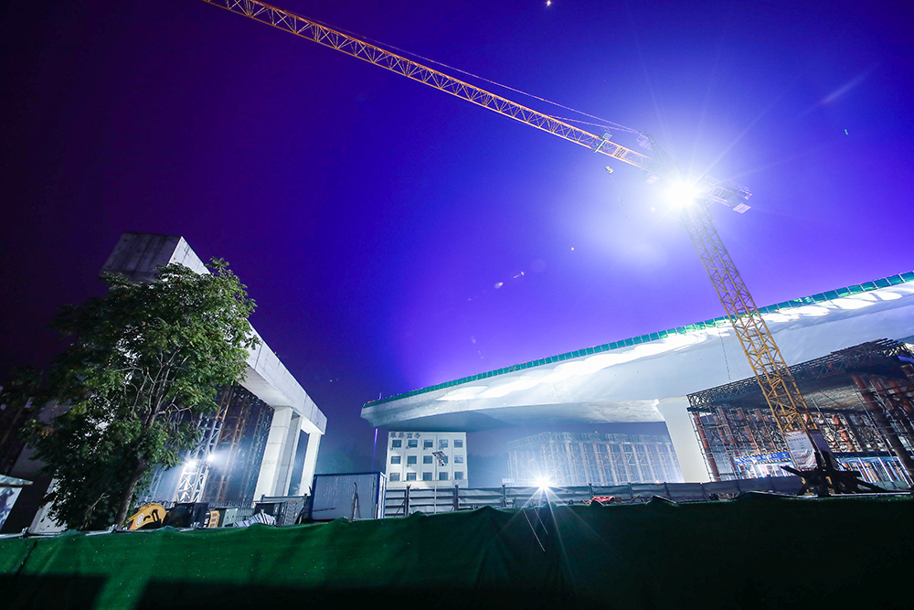 石家莊市北三環(huán)市政化改造項目中華大街互通立交工程上跨西環(huán)線鐵路T型鋼構橋 成功轉體