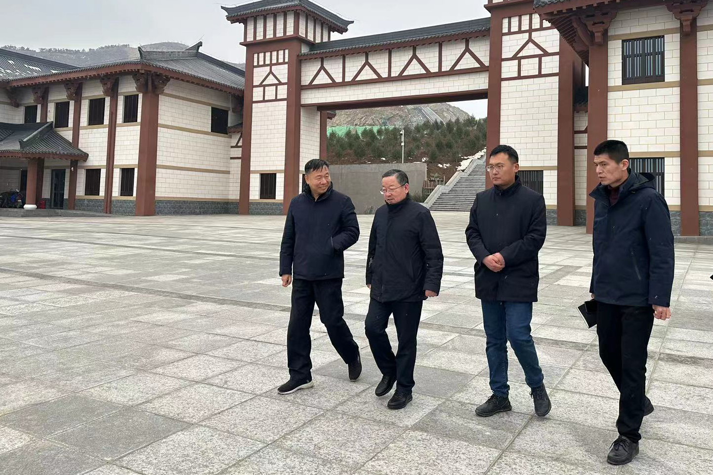 交投集團(tuán)黨委書記、董事長劉清國到市公益性公墓（石家莊大峪山生命紀(jì)念園）、大河集配物流集散中心項(xiàng)目現(xiàn)場調(diào)研指導(dǎo)工作