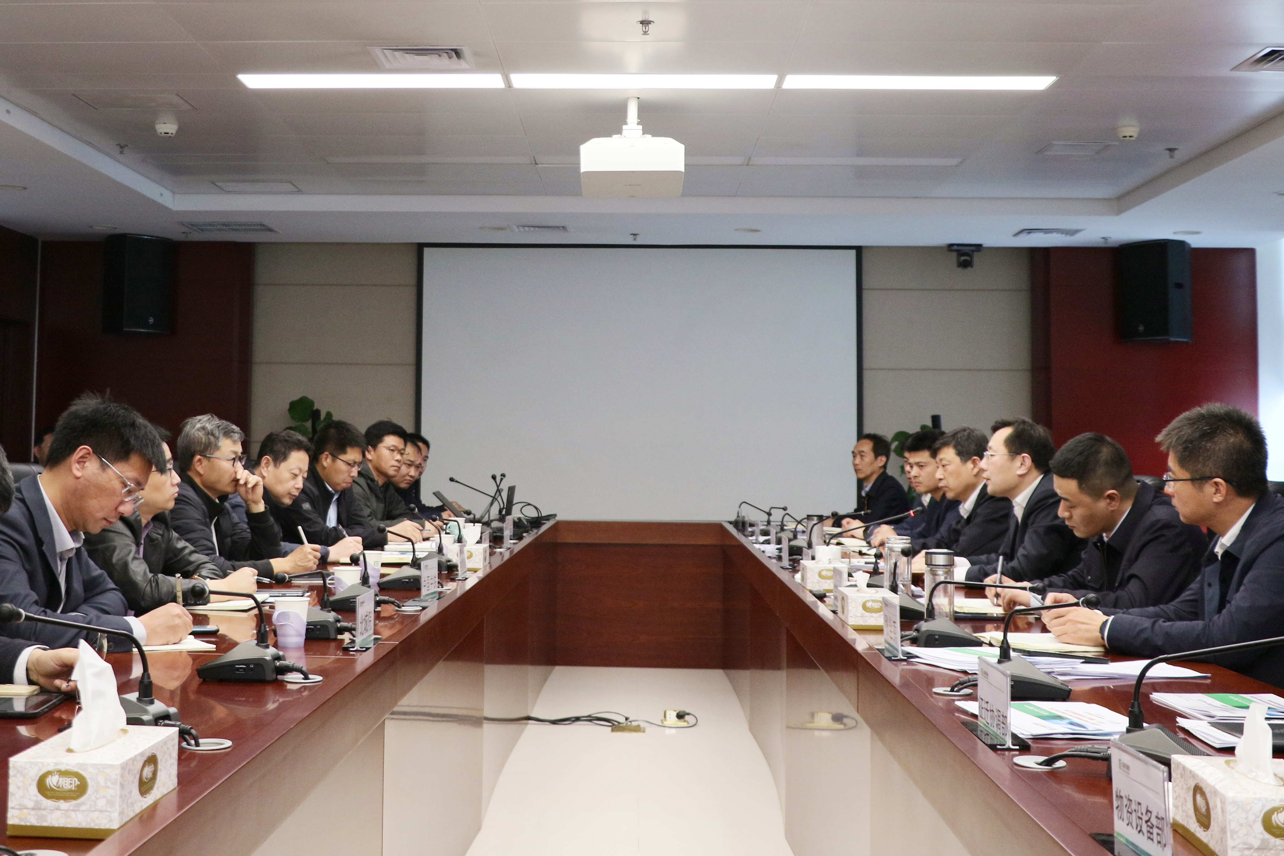 市軌道集團(tuán)組織召開(kāi)工程調(diào)度會(huì)
